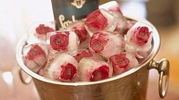 Кубчета лед с рози за шампанско или вино