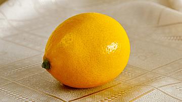 Да изчистим лесно с лимон микровълновата фурна