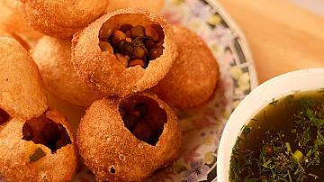 Пани пури: популярна улична храна в Индия и Южна Азия